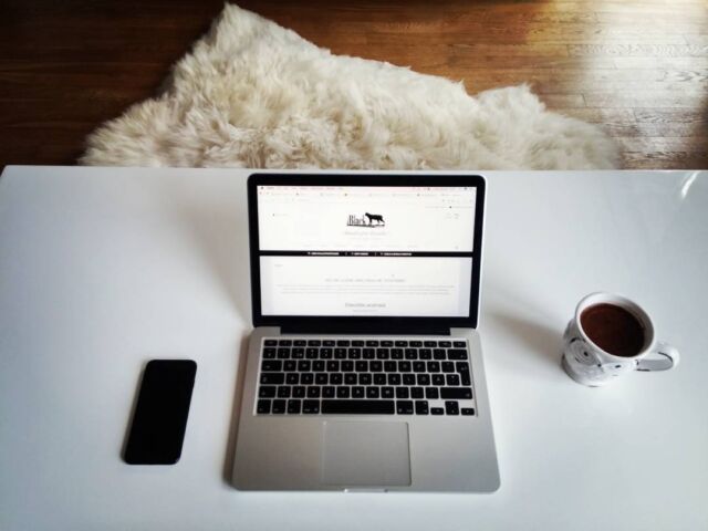 Working with homepage, almost done 🔨📝 #wordpress #blacklynxstuudio #apple #macbookpro #coffeetime #homeoffice